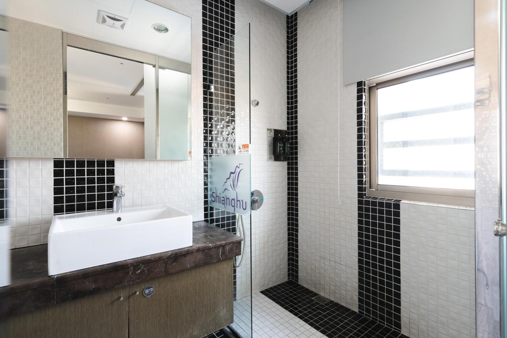Shianghu Boutique Hotel Kota Chiayi Bagian luar foto